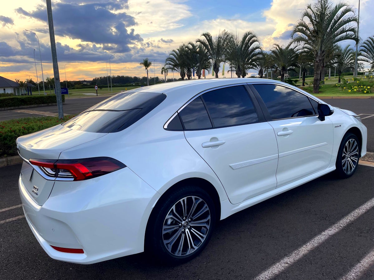 Corolla Altis Premium Hybrid 2020